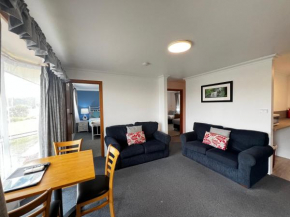 Regatta Point Tavern & Holiday Villas